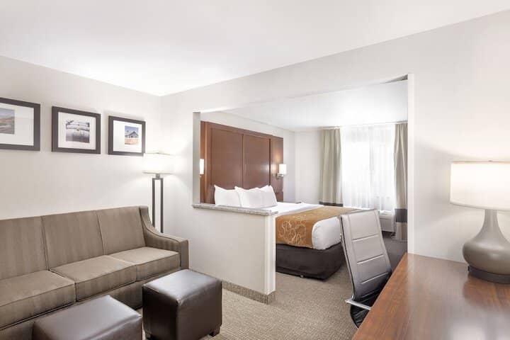 Room 6 of 33