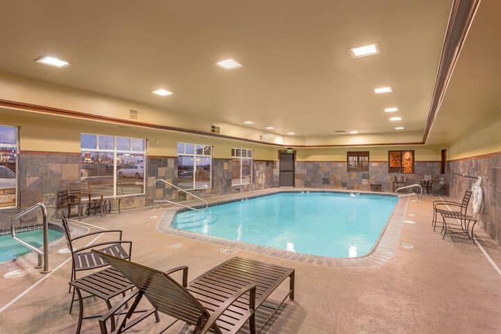 Pool 17 of 33